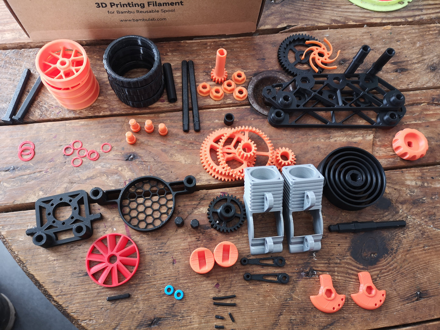 Wind-up Car + 2-Cylinder Engine Kit