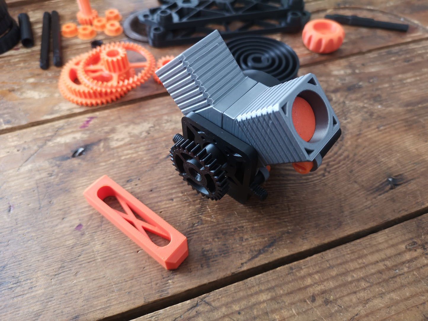 Wind-up Car + 2-Cylinder Engine Kit