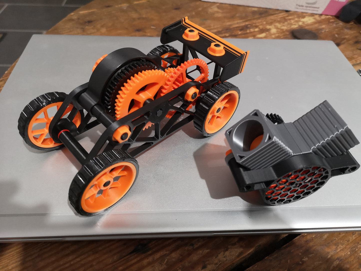 Wind-up Car + 2-Cylinder Engine Kit